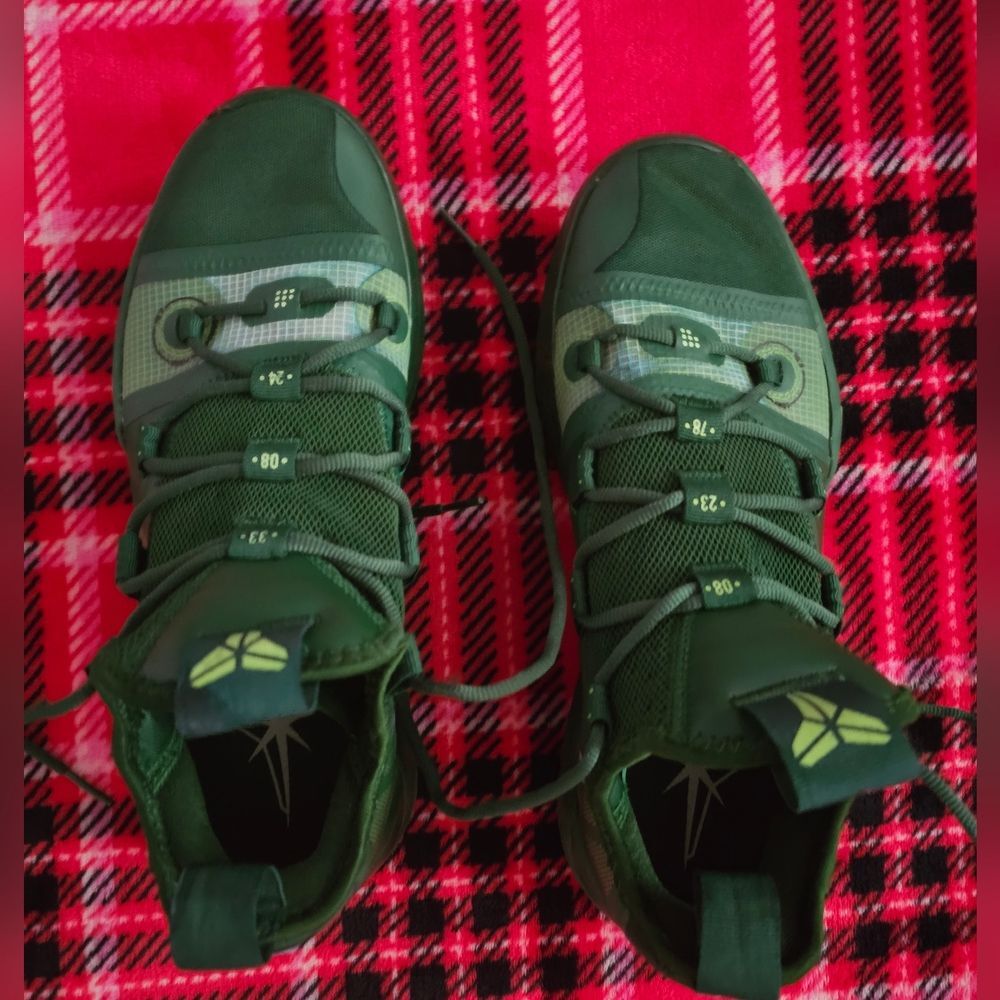 Nike Olive Green Sneaker Interior Labe Kobes Size 8.5